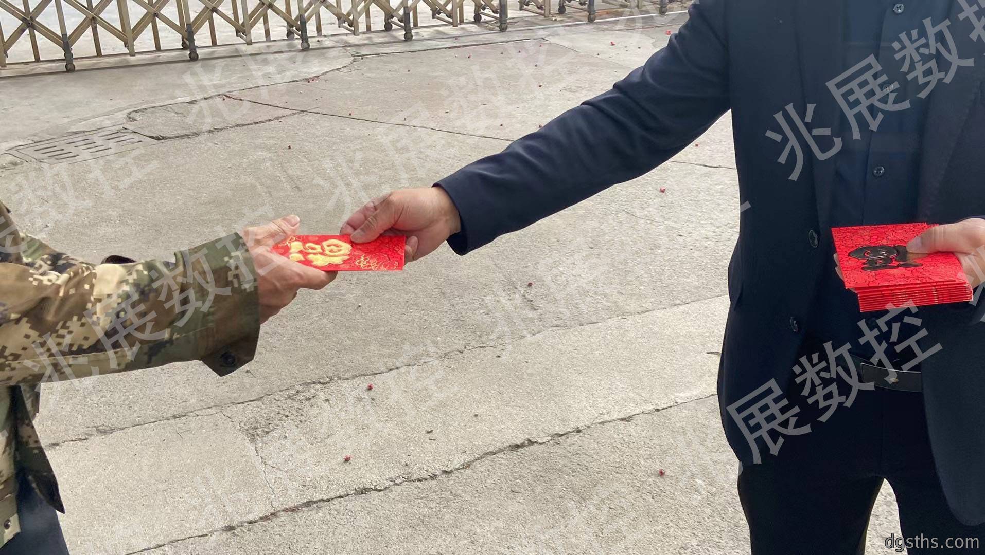 正月初八喜开工，开工红包添喜庆