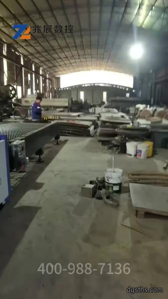 双台面激光切割机客户现场