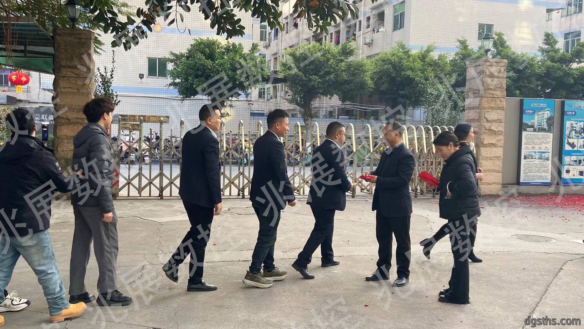 正月初八喜开工，开工红包添喜庆